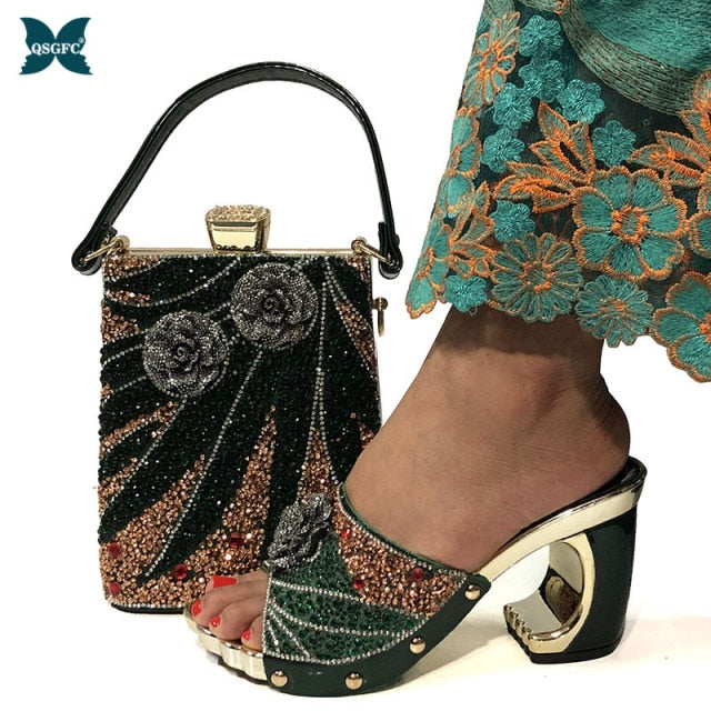 QSGFC New Arrival Fashionable Italian Shoes and Bag Sets Silver Color Women&#39;s Wedding Special Appliques for African Lady Sandals